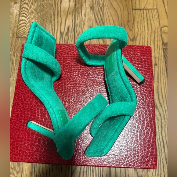 Good American Terry Heels - Picture 3 of 4